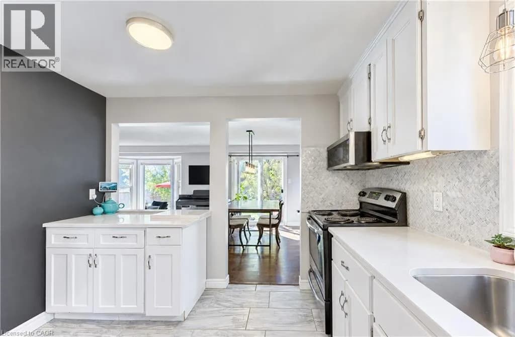 527B ROSEMEADOW Crescent — photo 4 of 22