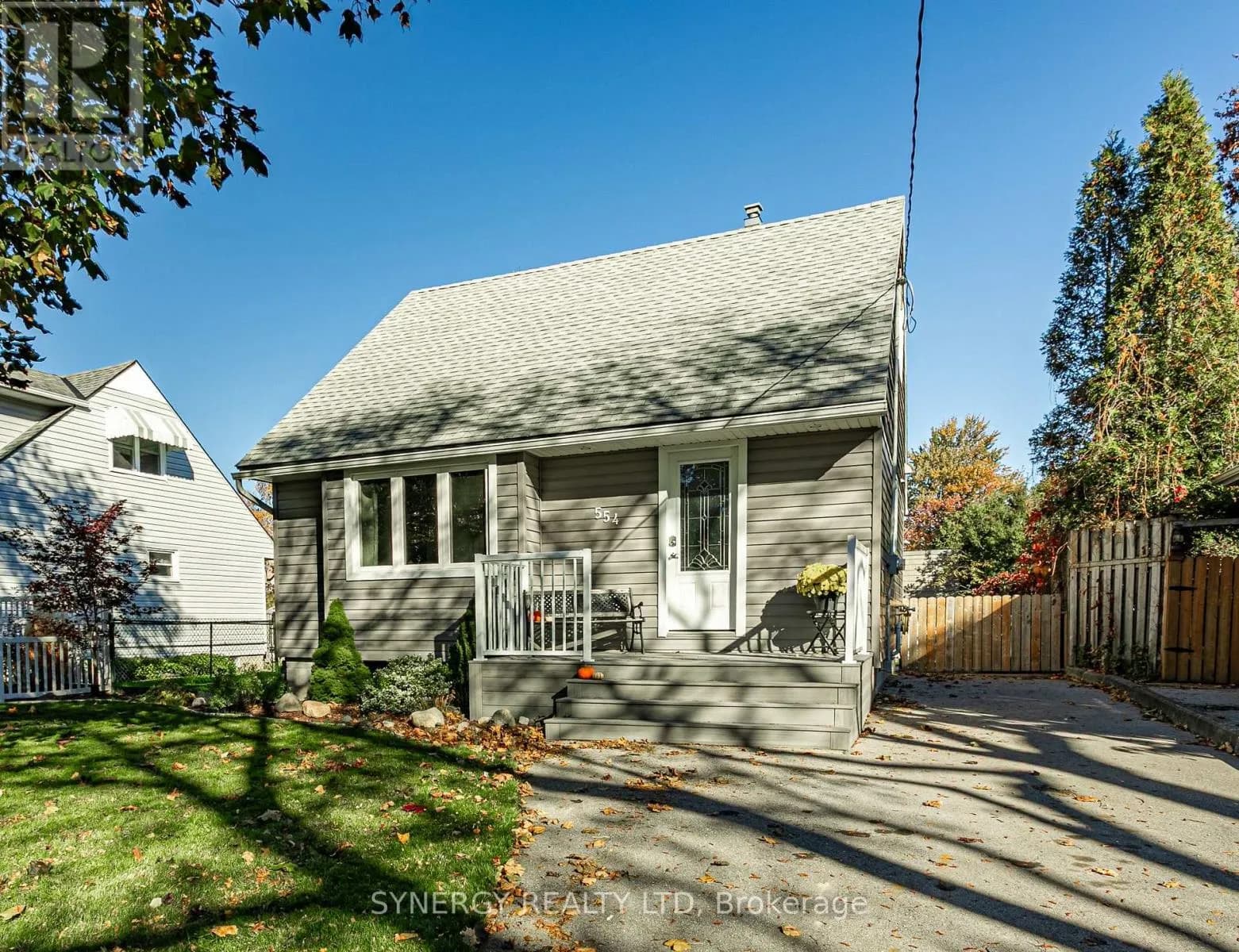554 BRUNSWICK STREET — photo 2 of 32