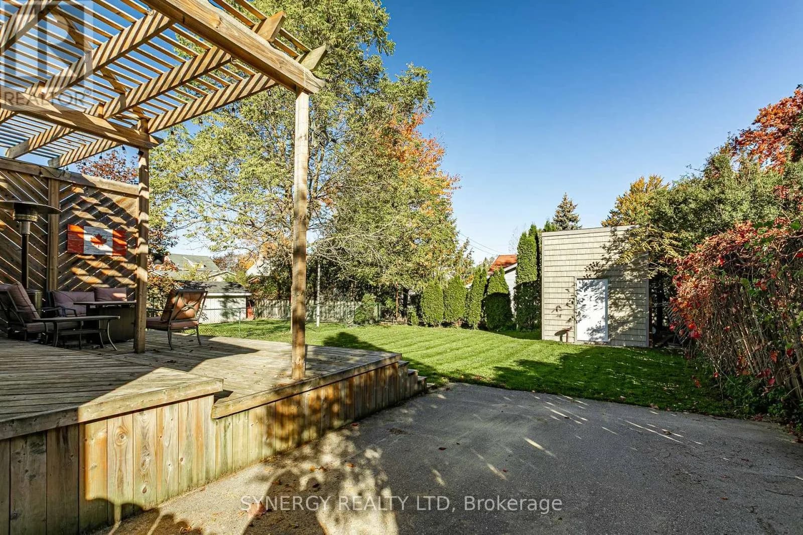554 BRUNSWICK STREET — photo 4 of 32