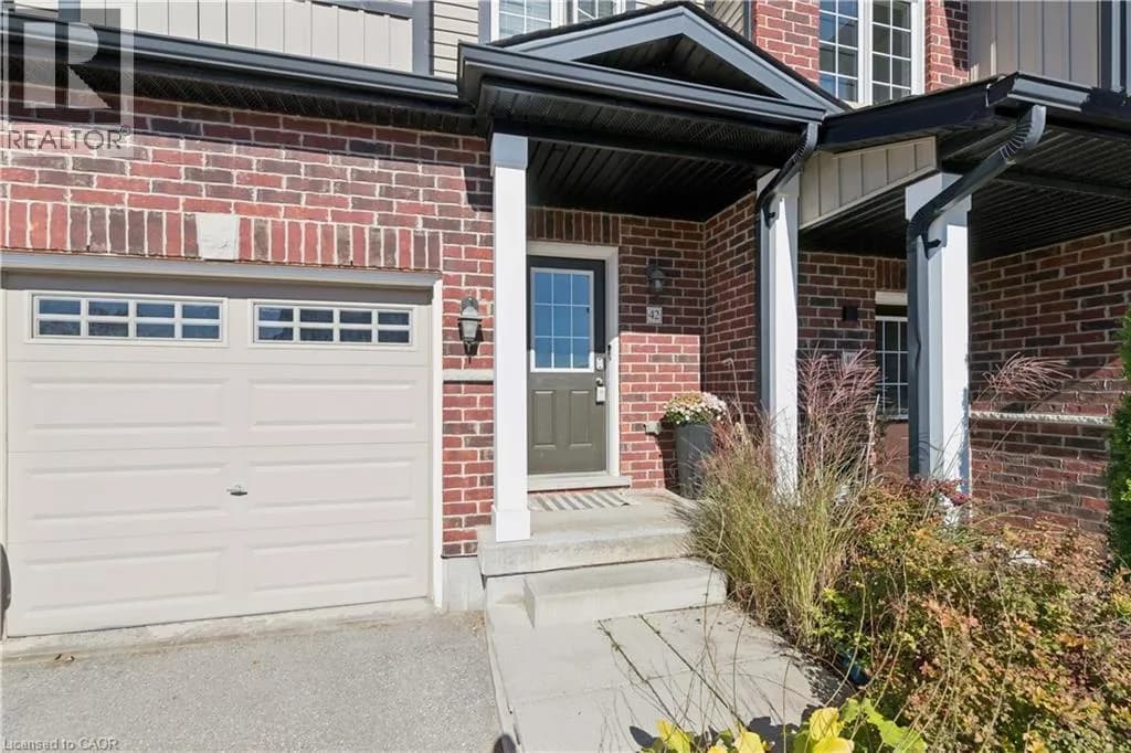 42 RENFREW Street — photo 2 of 26