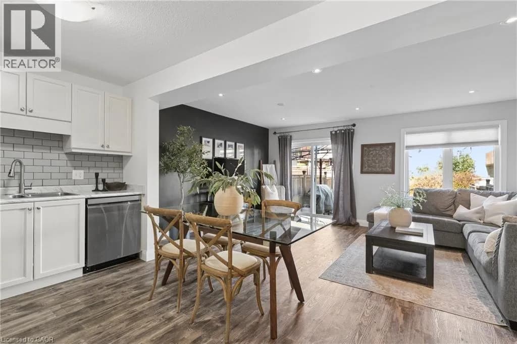 42 RENFREW Street — photo 3 of 26