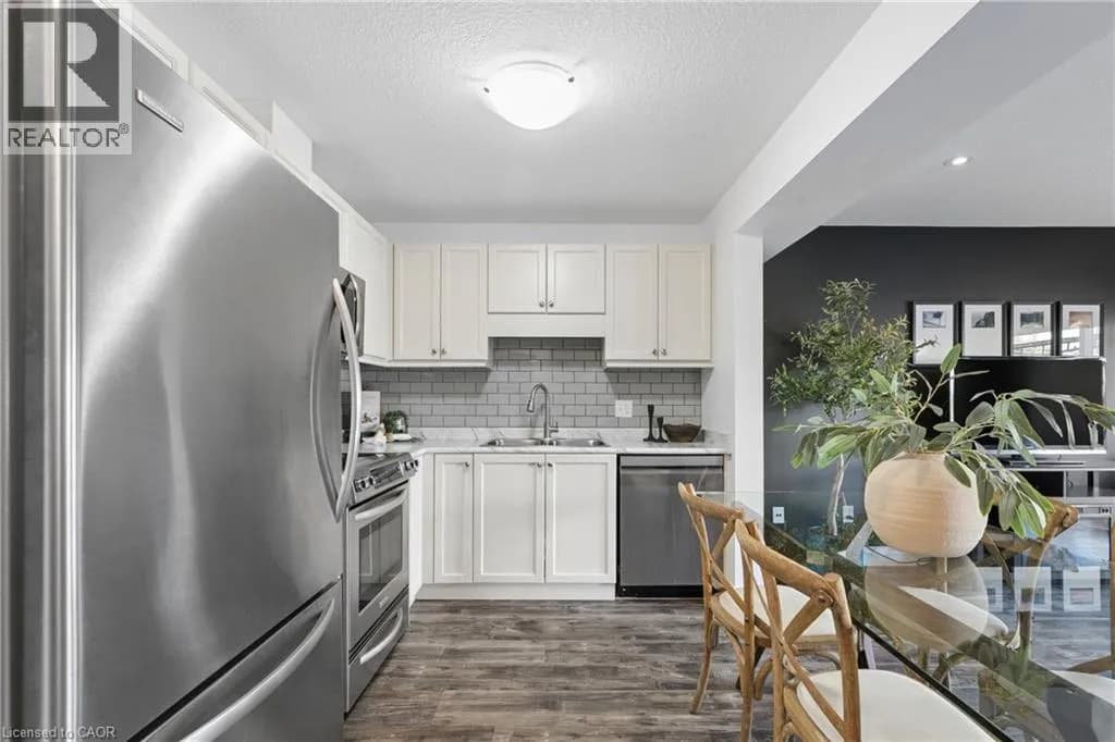 42 RENFREW Street — photo 4 of 26