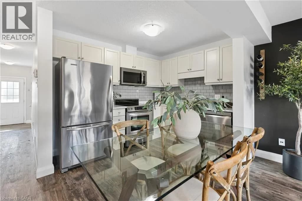 42 RENFREW Street — photo 5 of 26