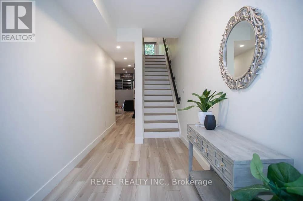 4A HARRIS AVENUE — photo 5 of 34