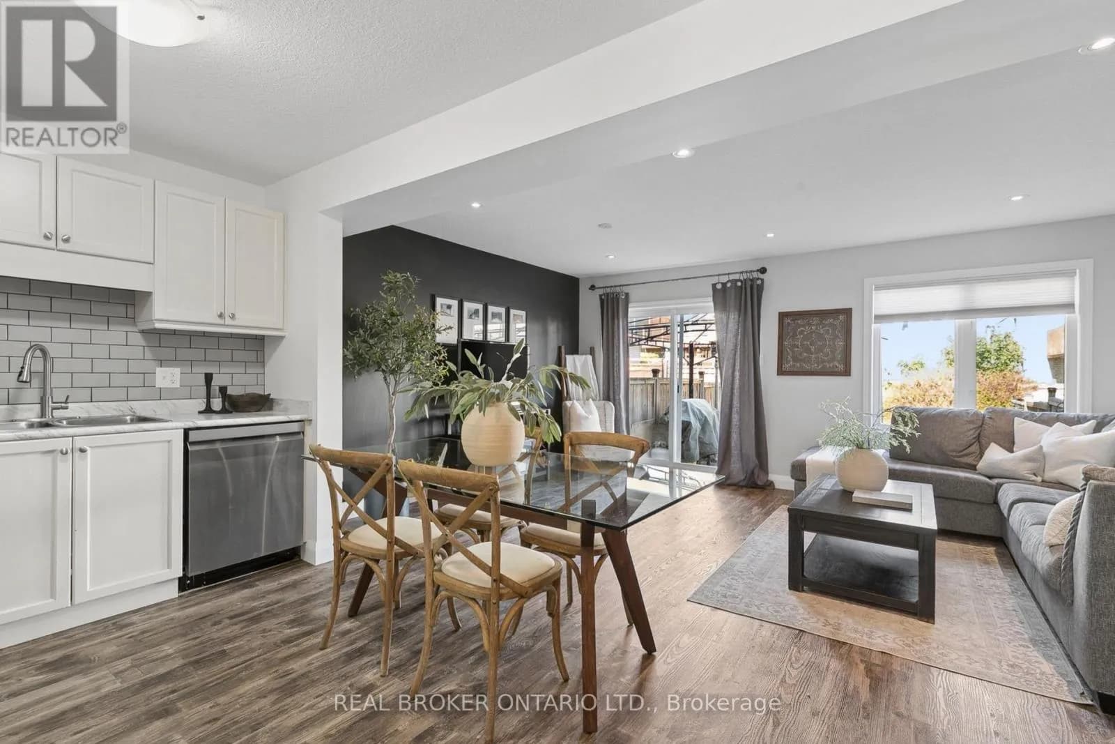 42 RENFREW STREET — photo 3 of 24