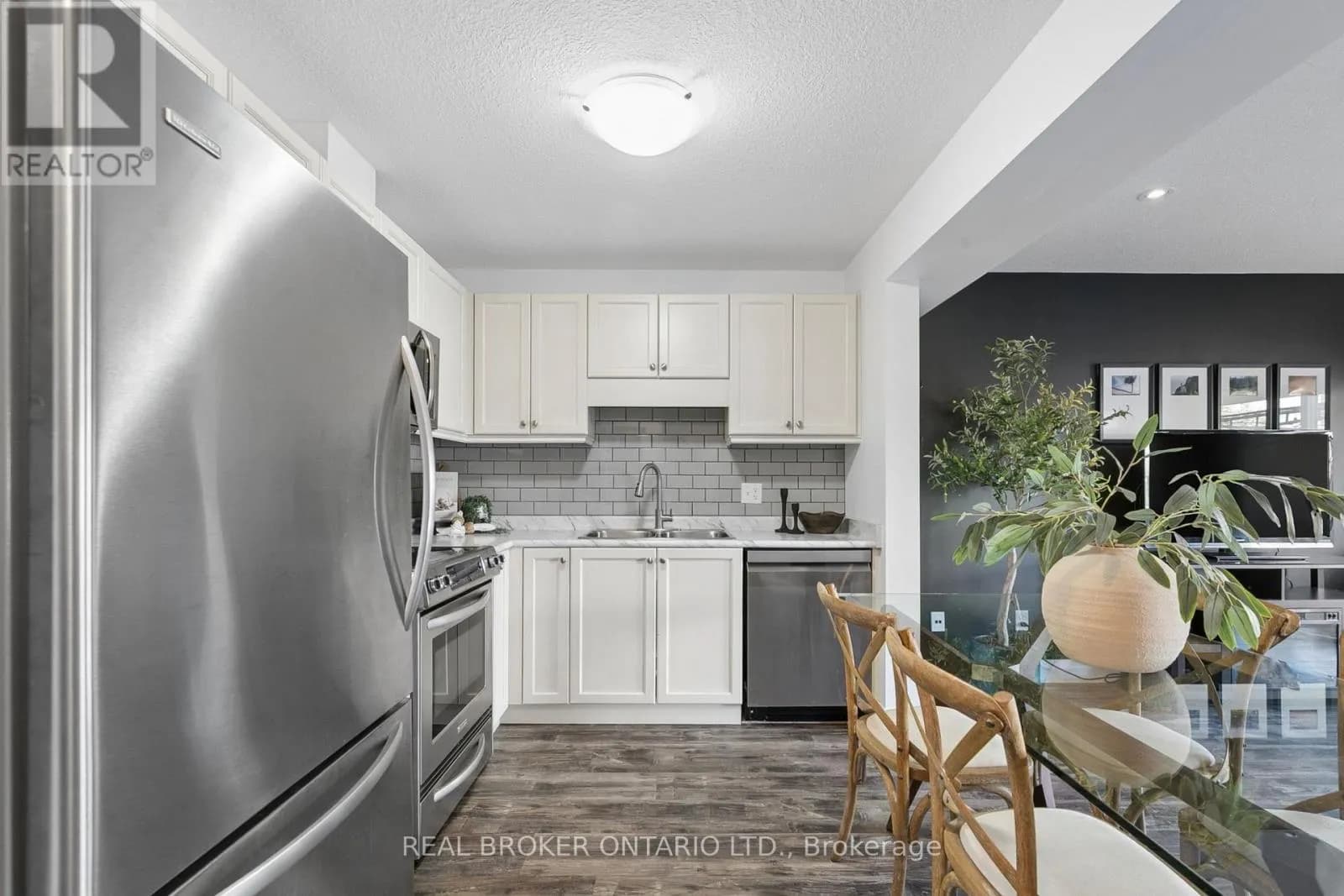 42 RENFREW STREET — photo 4 of 24