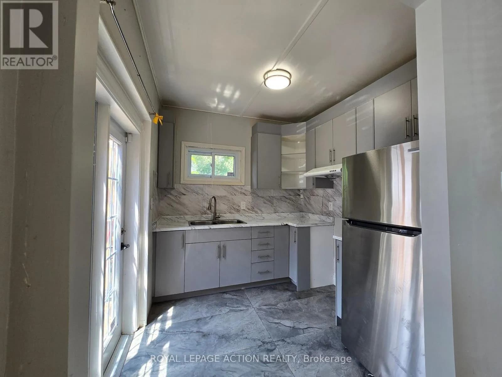 196 WELLINGTON STREET — photo 3 of 22