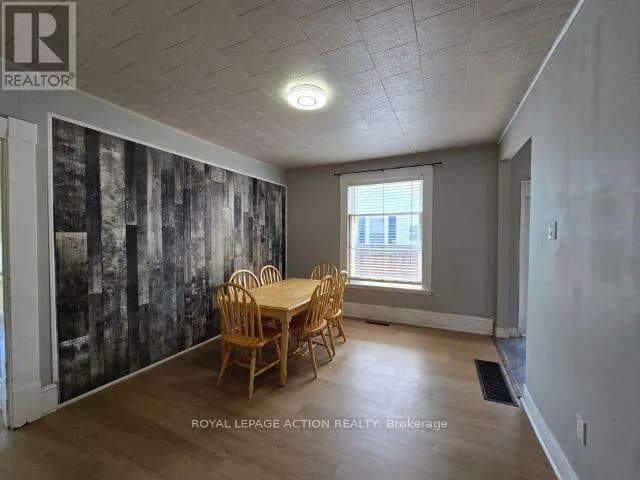 196 WELLINGTON STREET — photo 5 of 22