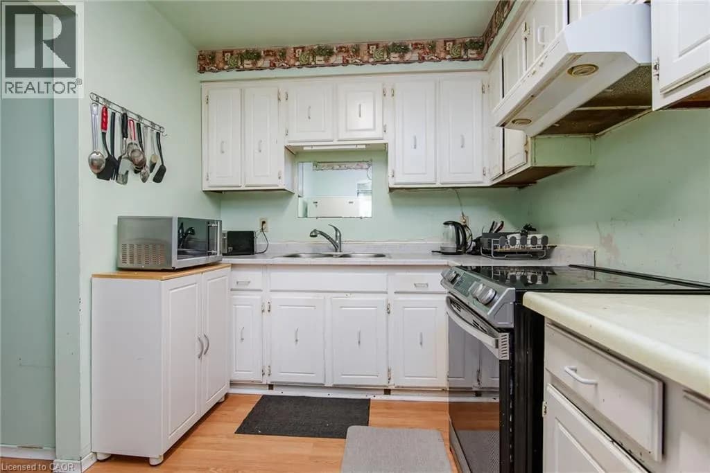 304 BLUEVALE Street N Unit# C — photo 4 of 40