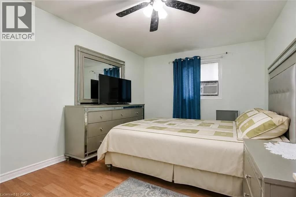 304 BLUEVALE Street N Unit# C — photo 5 of 40