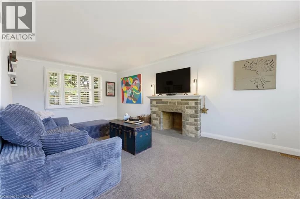 38 ADMIRAL Road — photo 4 of 27