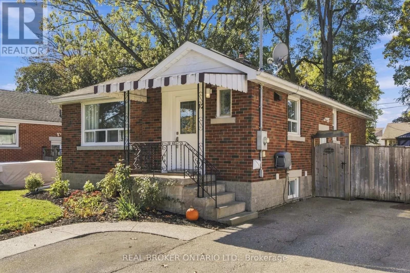52 DUDHOPE AVENUE — photo 3 of 49