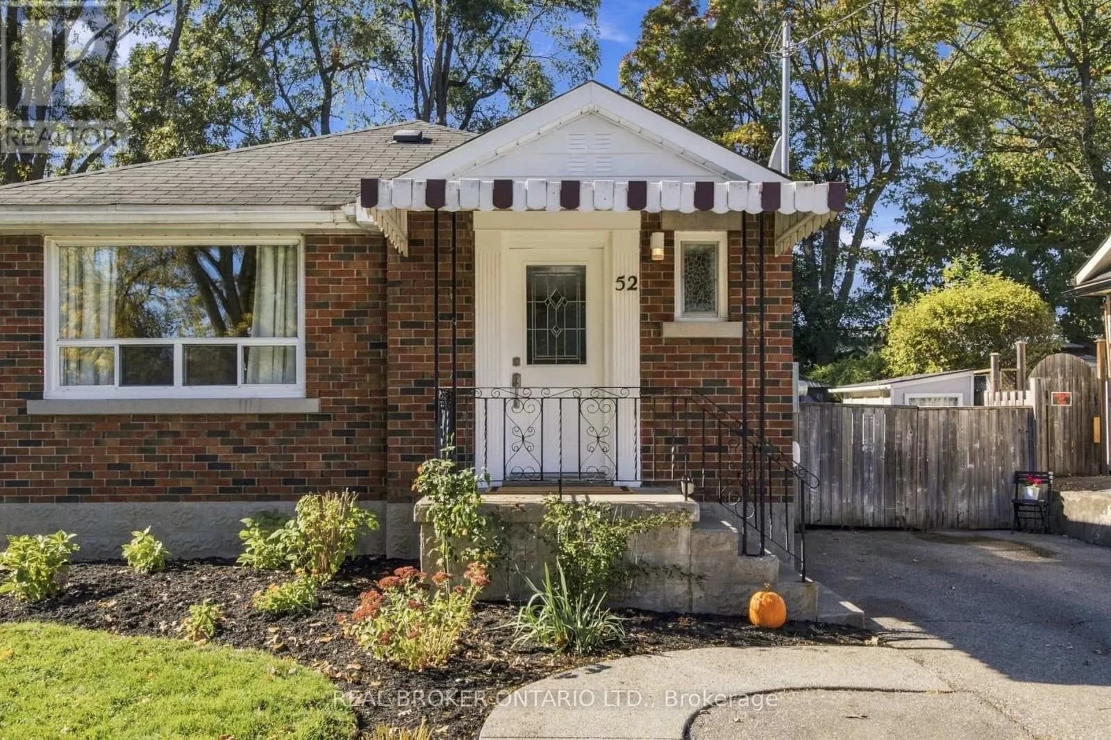 52 DUDHOPE AVENUE — photo 4 of 49