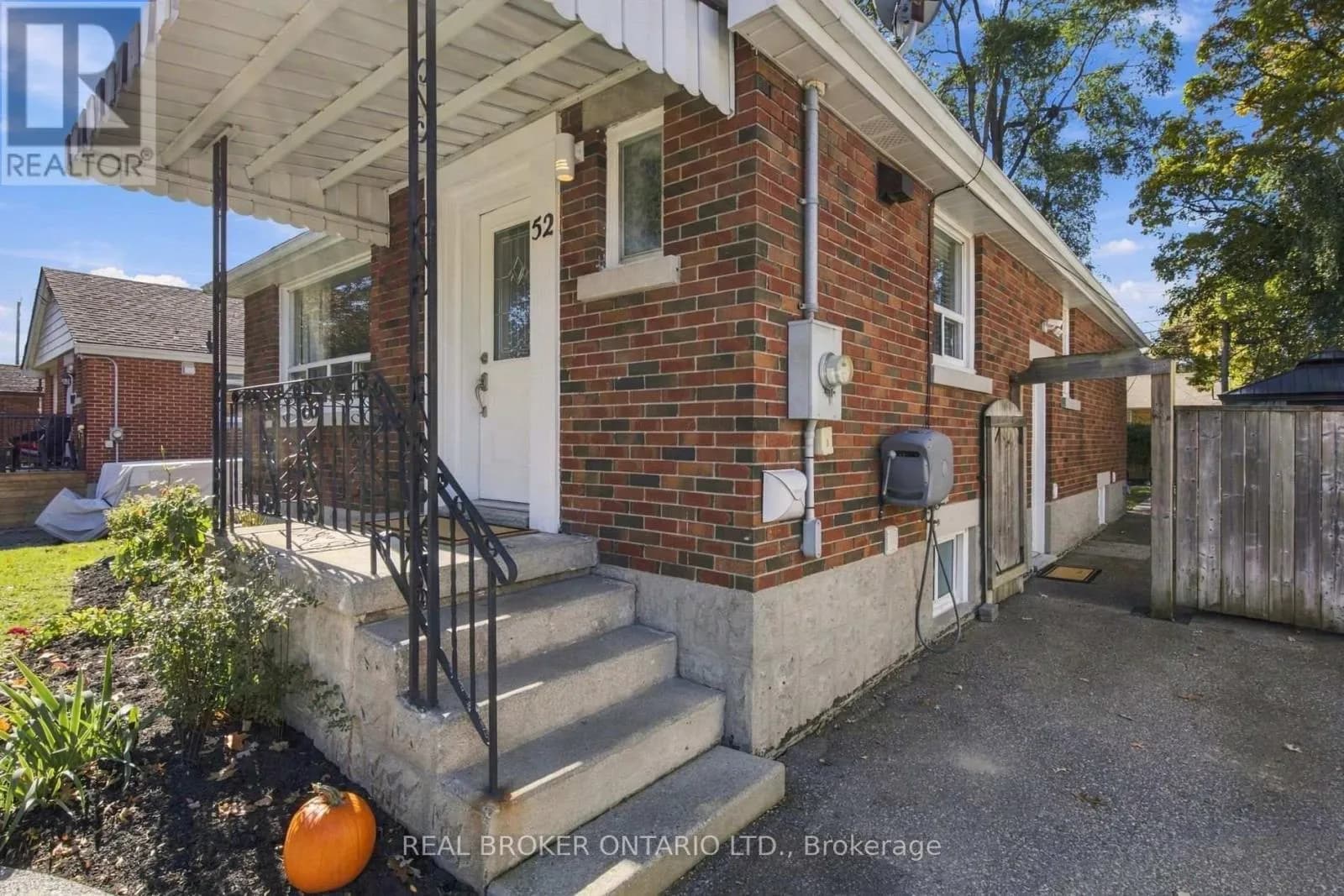 52 DUDHOPE AVENUE — photo 5 of 49
