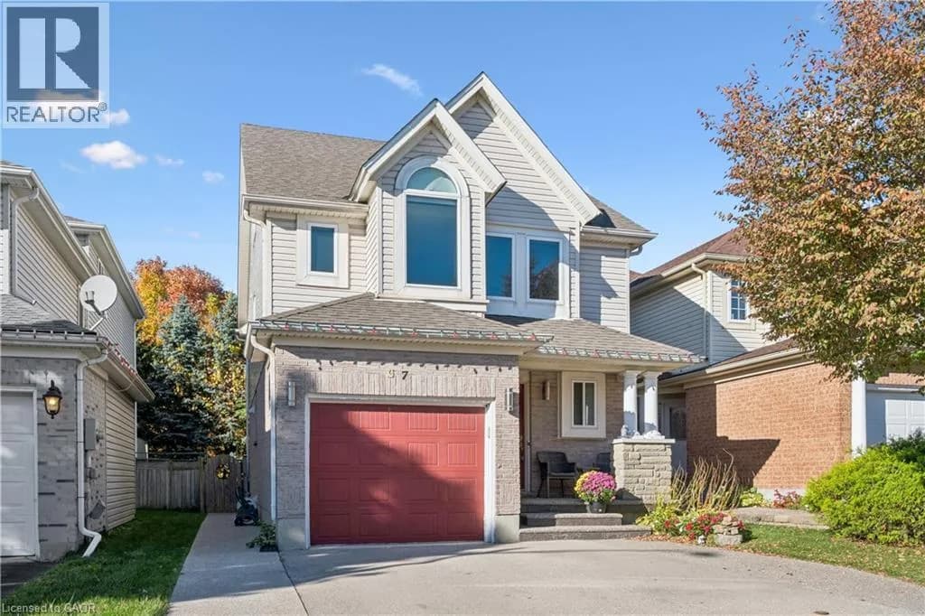 7 KROEGER Crescent — photo 3 of 37