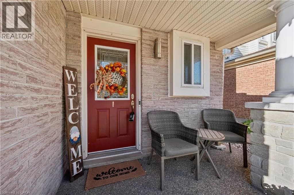 7 KROEGER Crescent — photo 4 of 37