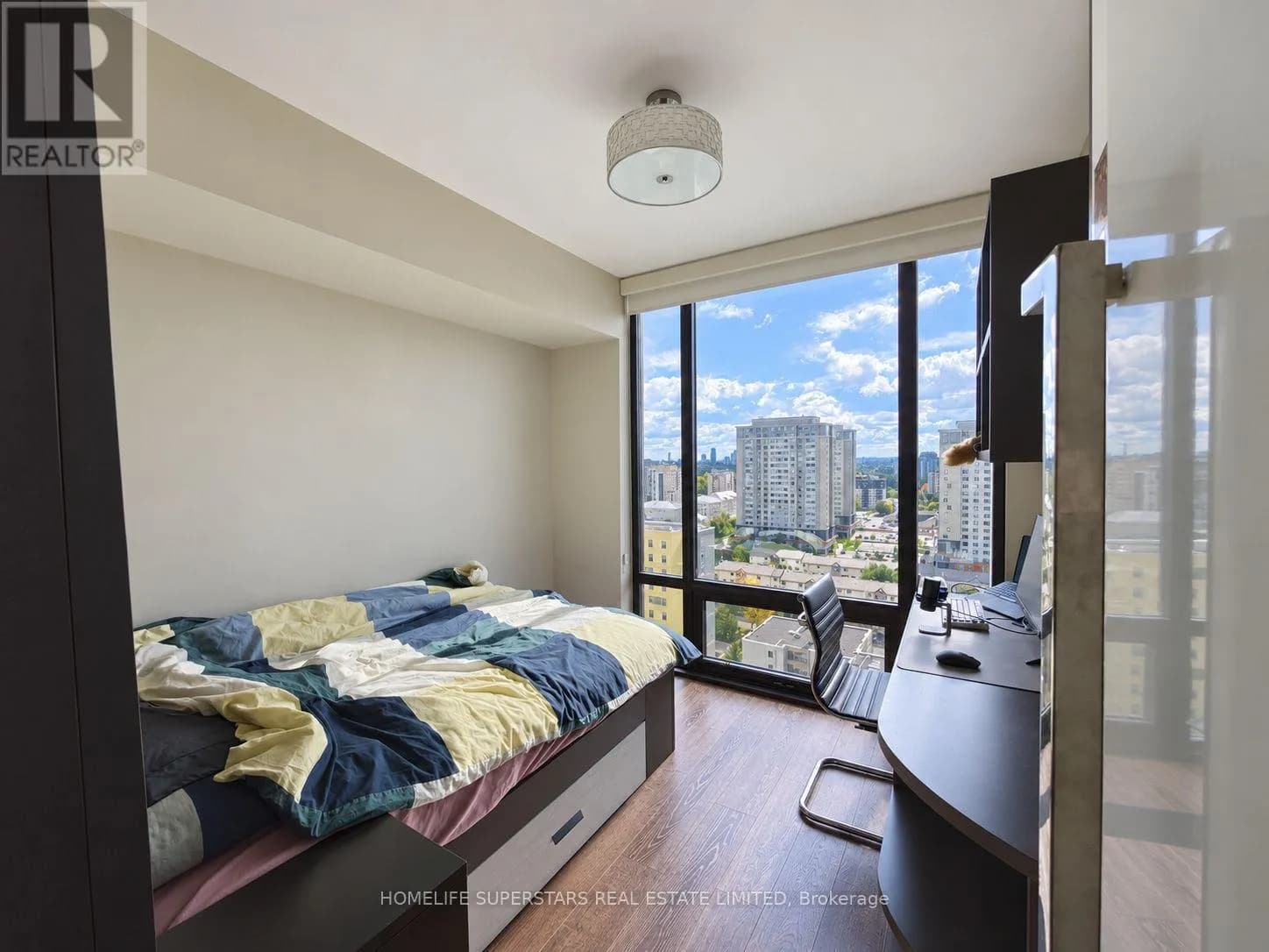 S1906 - 330 PHILLIP STREET — photo 4 of 32
