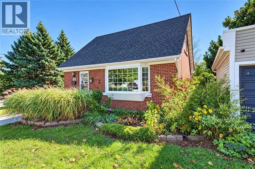 35 PLEASANT Avenue — photo 3 of 50