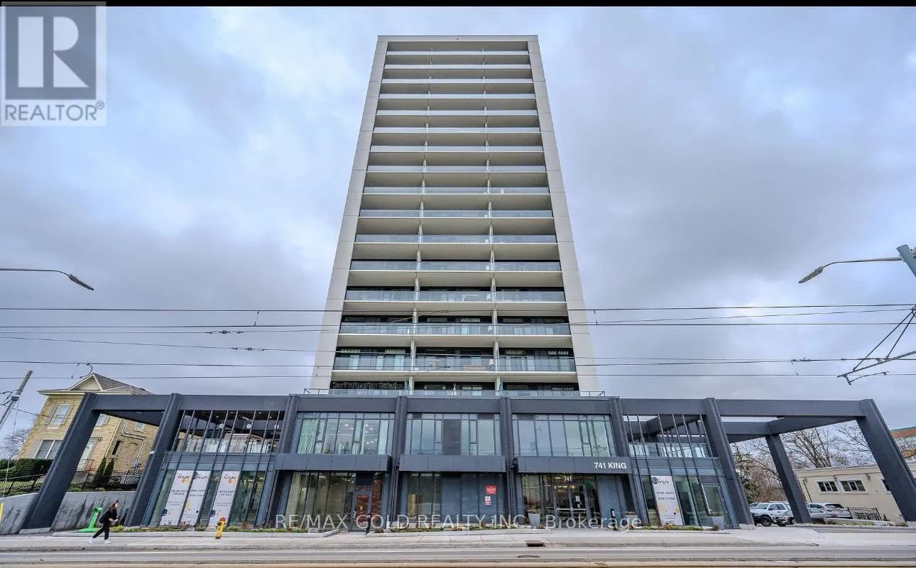 1302 - 741 KING STREET — photo 2 of 15