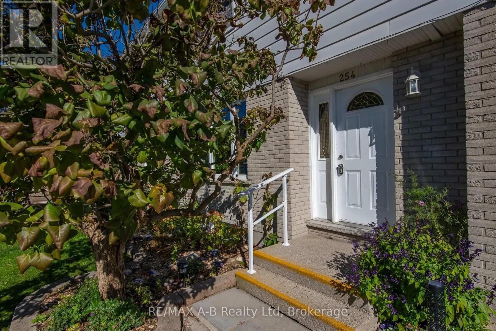 254 LOUISE STREET — photo 2 of 50