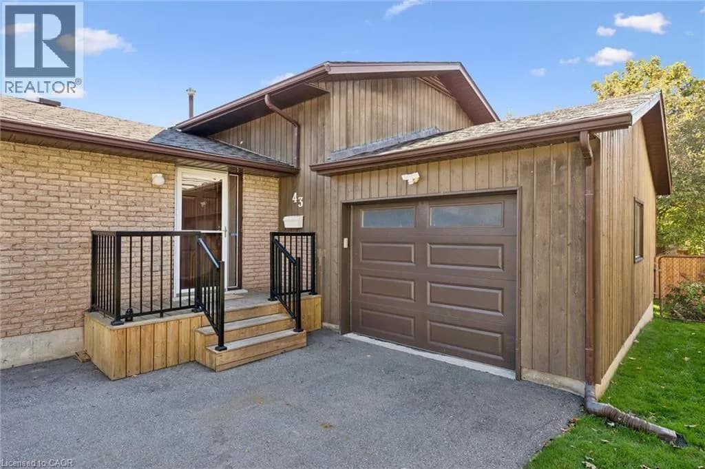 43 LEWIS Crescent — photo 4 of 35