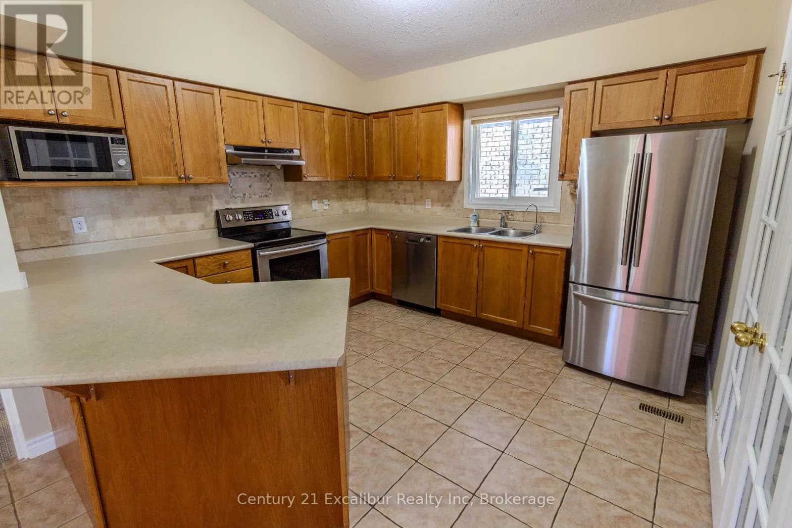 900 GZOWSKI STREET — photo 4 of 20
