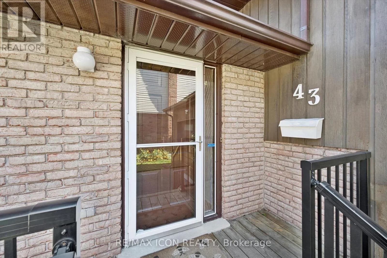 43 LEWIS CRESCENT — photo 5 of 39