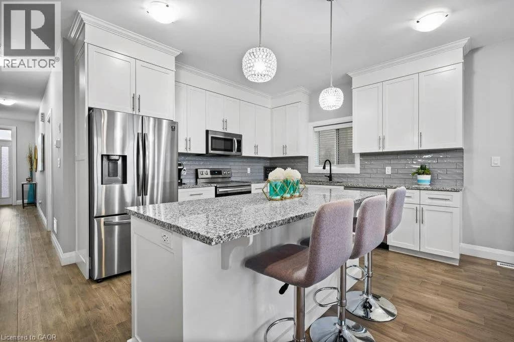 904 CHAPEL HILL Court — photo 4 of 36