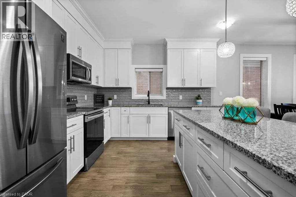 904 CHAPEL HILL Court — photo 5 of 36
