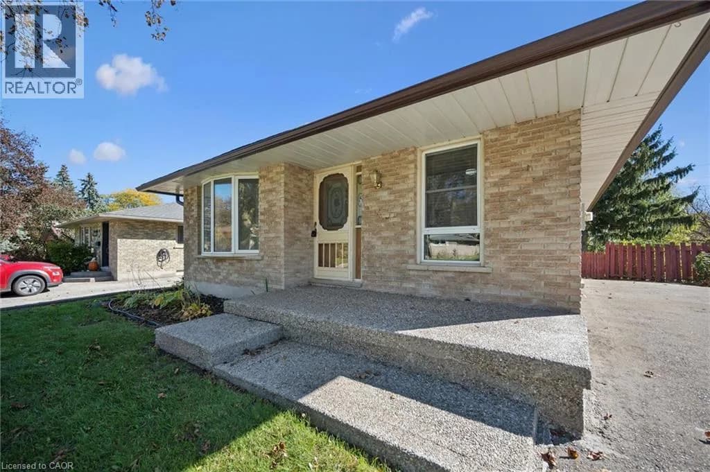 11 CALEDON Court — photo 5 of 42