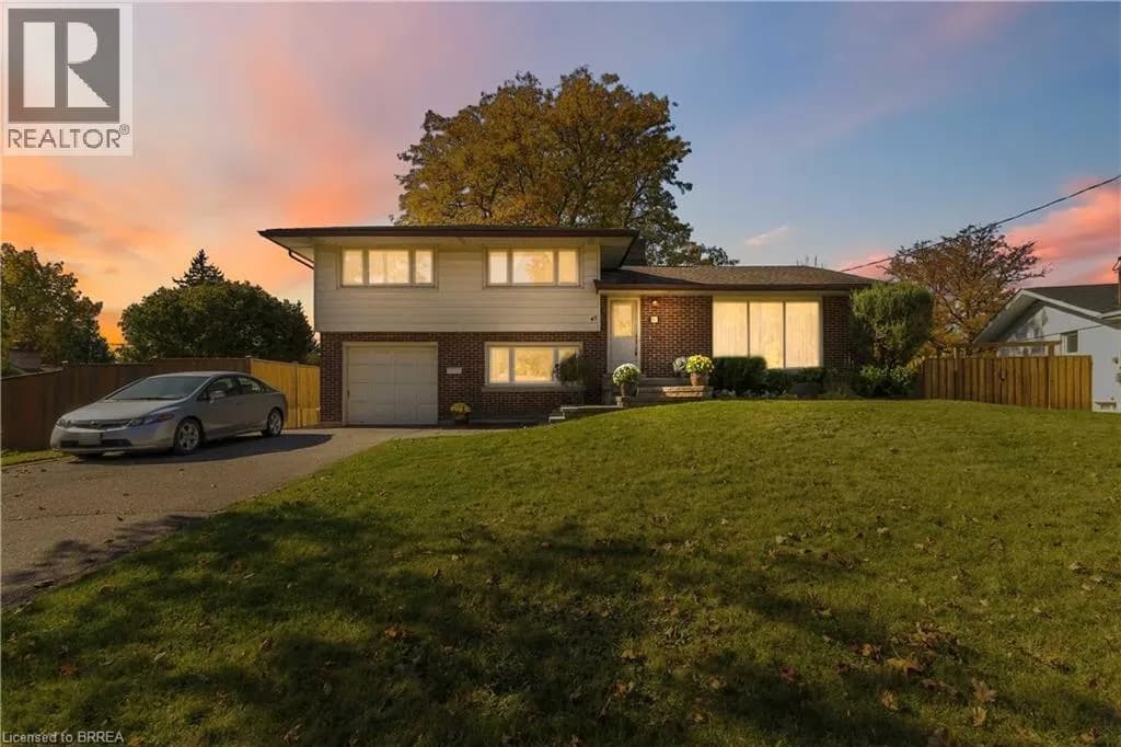 47 EVERGREEN Crescent — photo 1 of 41
