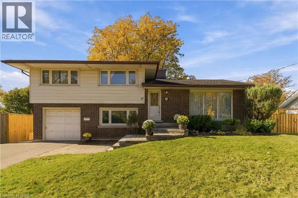 47 EVERGREEN Crescent — photo 4 of 41