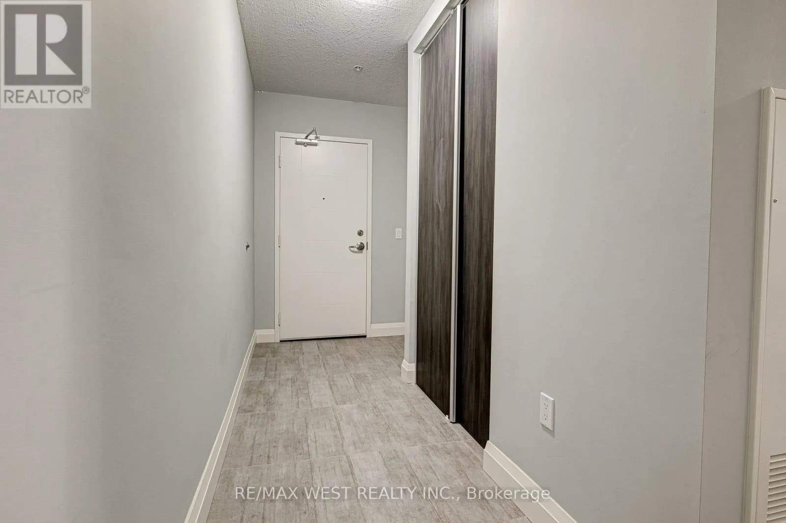 215 - 318 SPRUCE STREET — photo 4 of 28