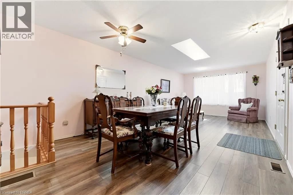 1030 COLBORNE Street E Unit# 19 — photo 4 of 26