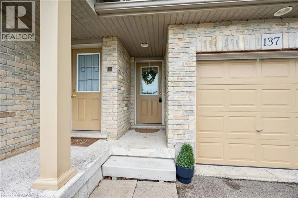 137 HIGHLAND Crescent — photo 5 of 33