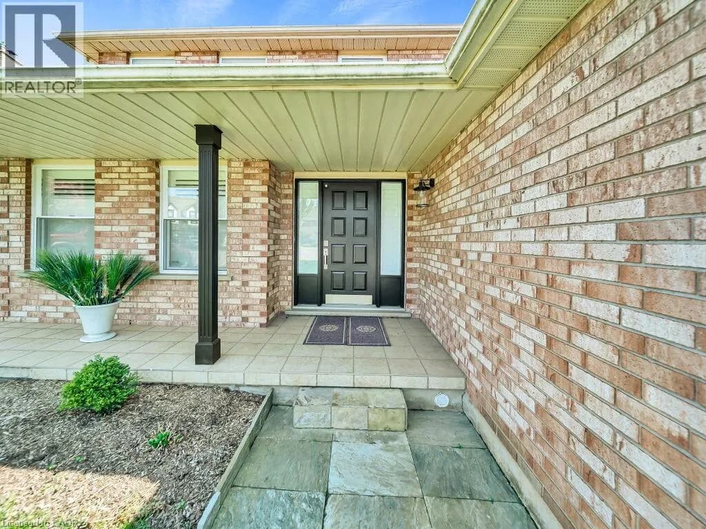 16 GLENNIE Court — photo 3 of 45