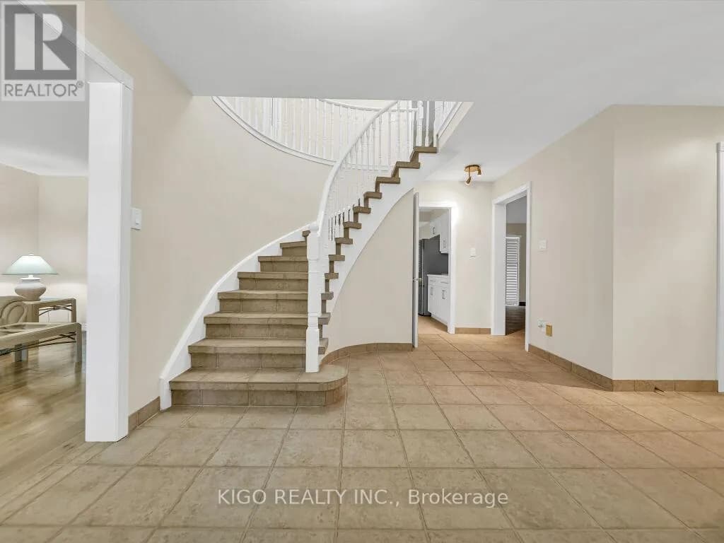16 GLENNIE COURT — photo 5 of 46