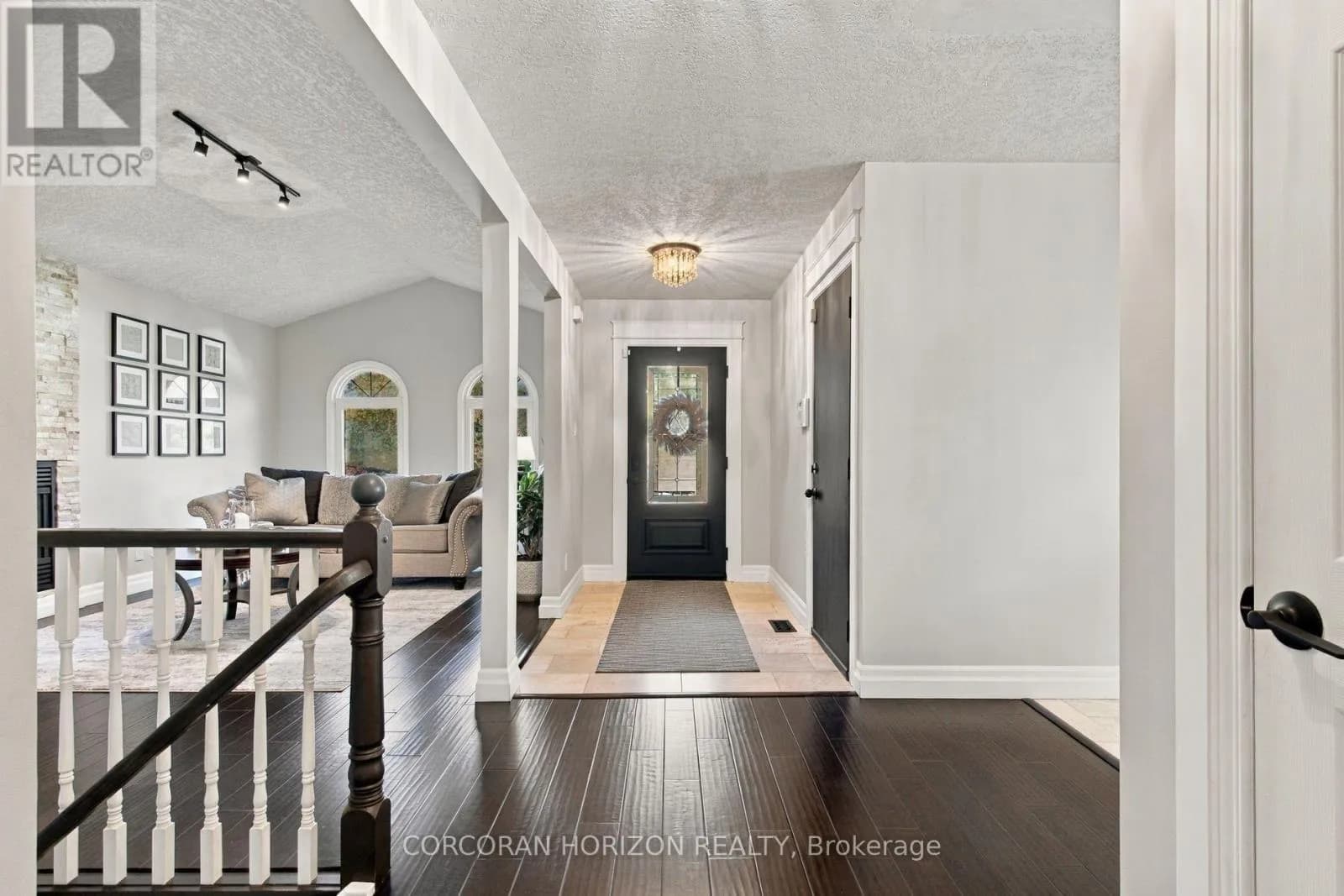 27 COSTAIN COURT — photo 4 of 44