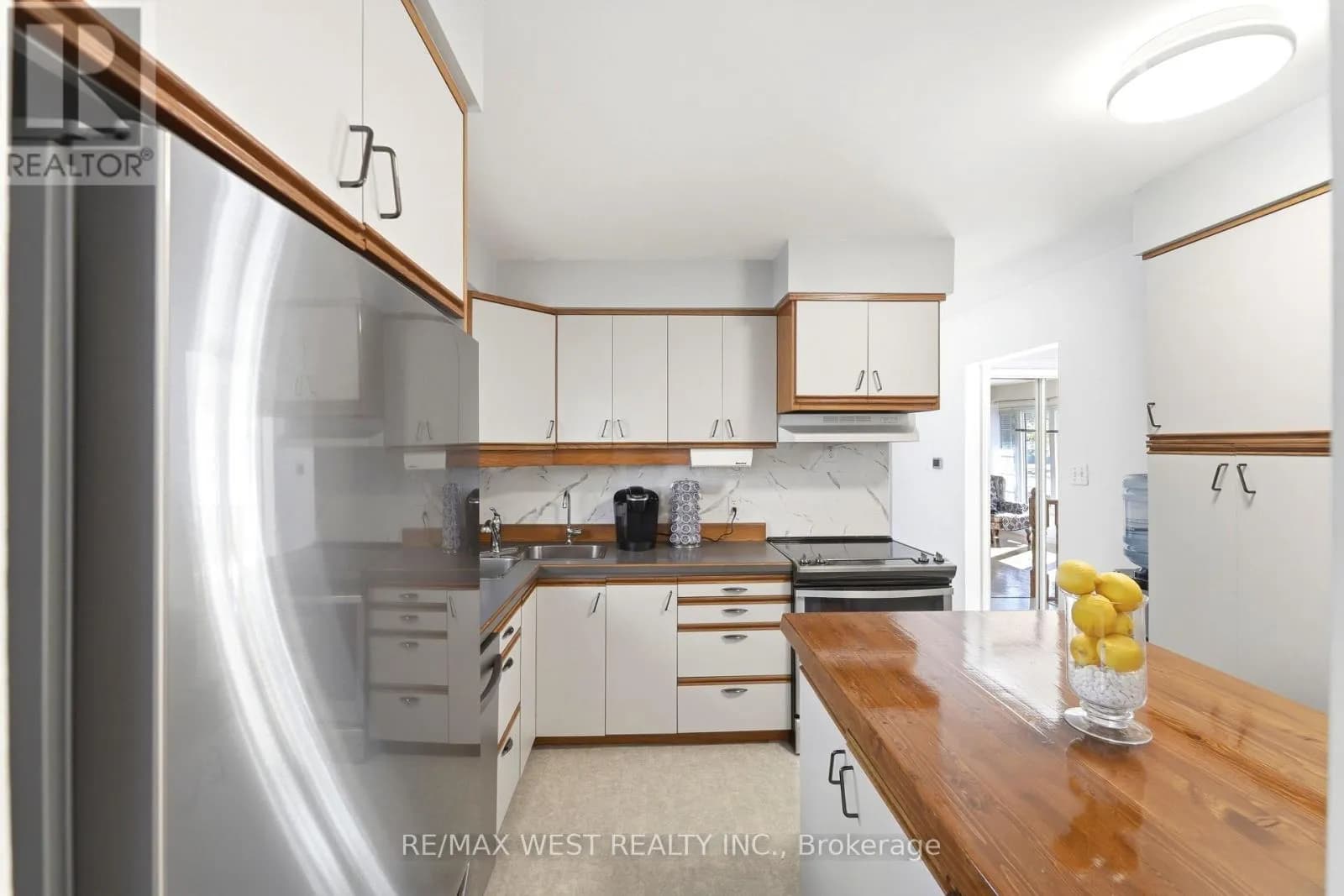 1380 QUEEN'S BOULEVARD — photo 4 of 16
