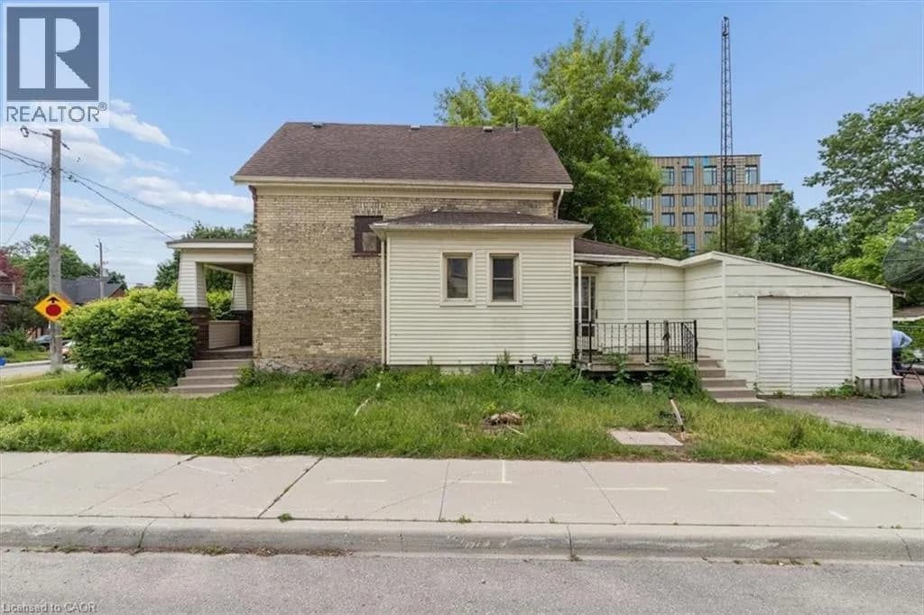 427 DUKE Street W — photo 1 of 35