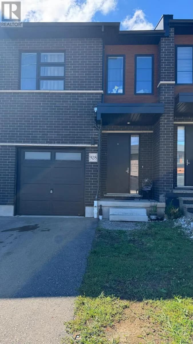 928 ROBERT FERRIE DRIVE — photo 1 of 3