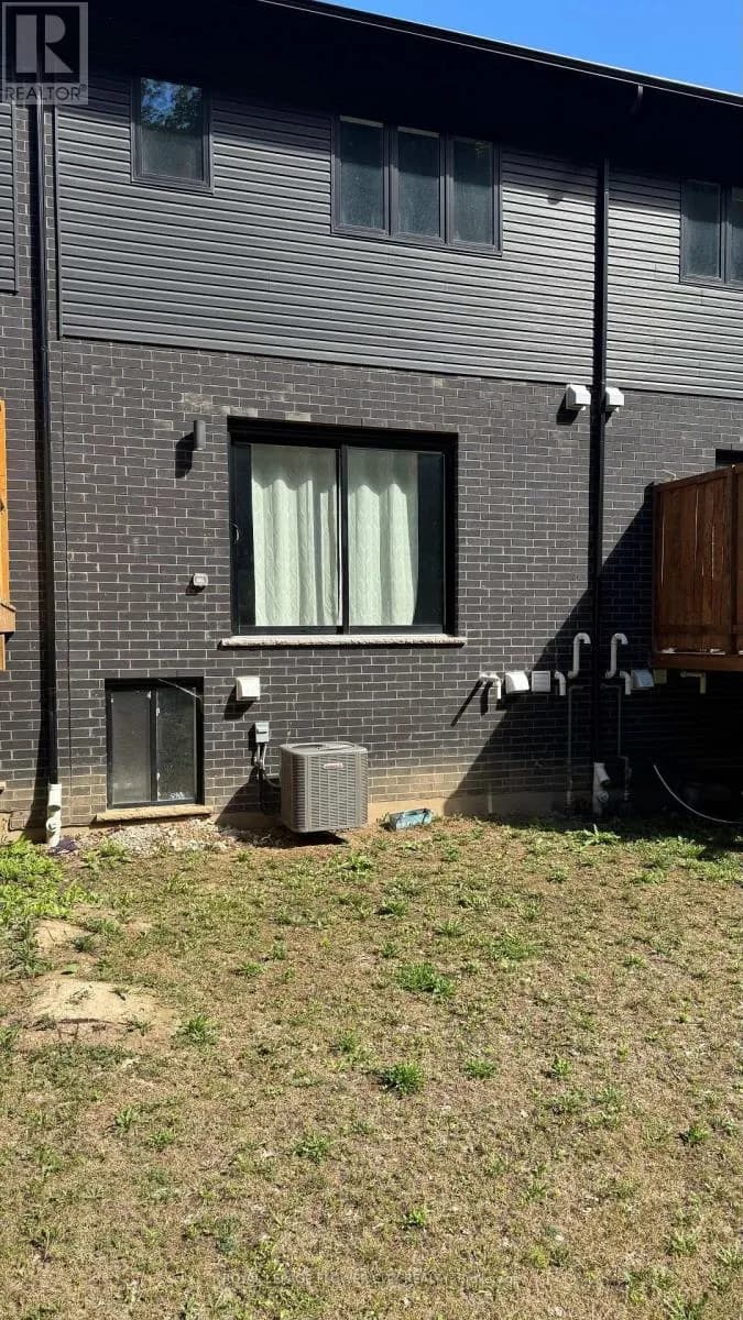 928 ROBERT FERRIE DRIVE — photo 3 of 3