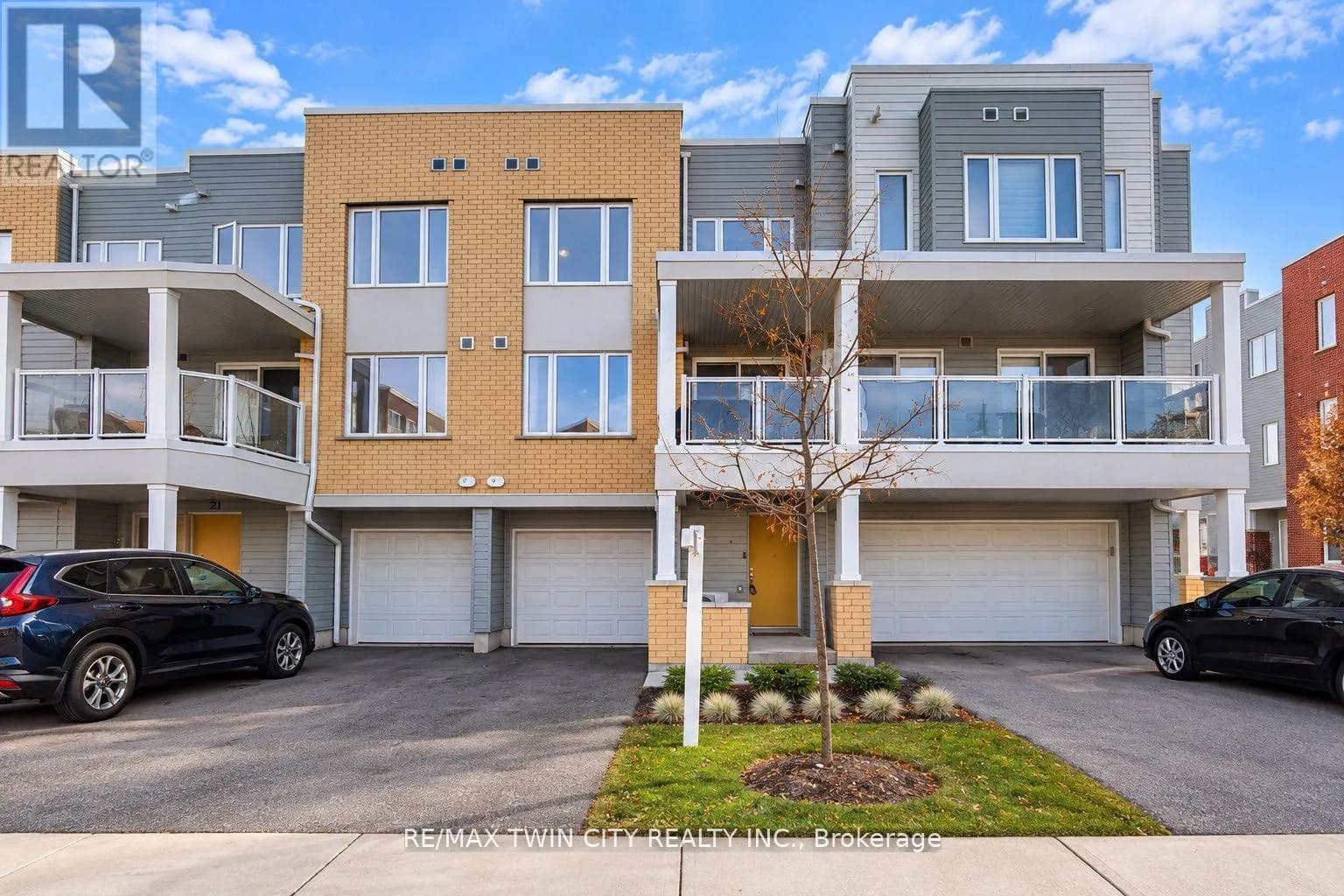 23 VALENCIA AVENUE — photo 1 of 31