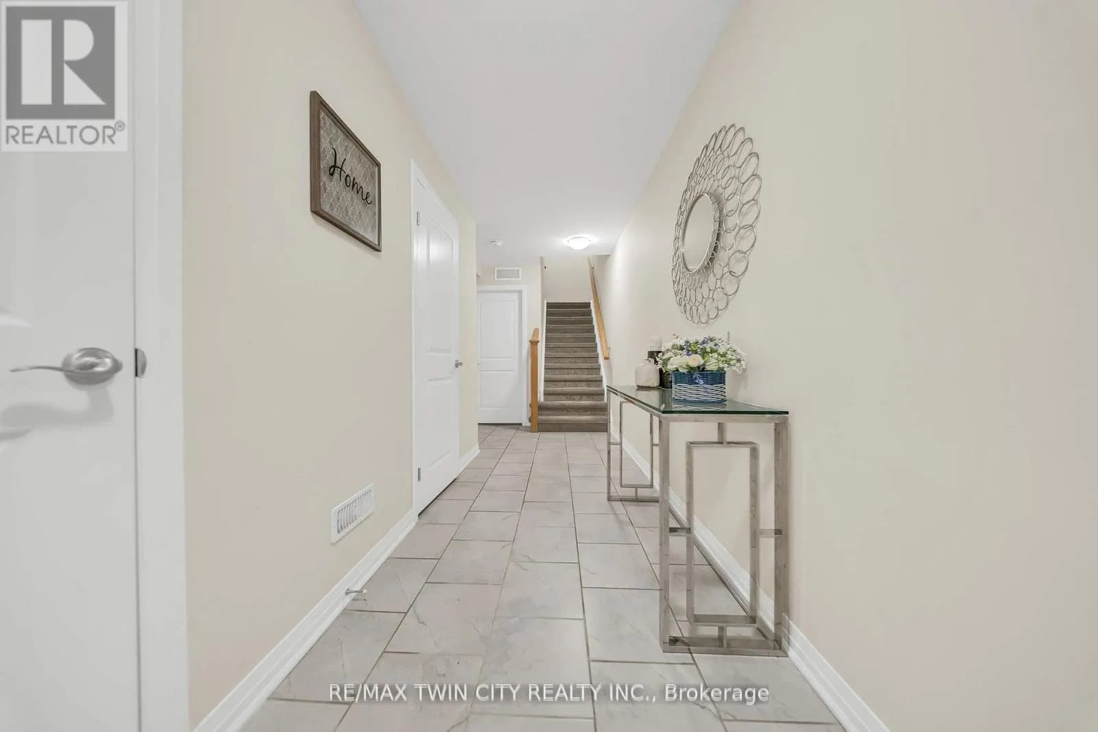 23 VALENCIA AVENUE — photo 4 of 31