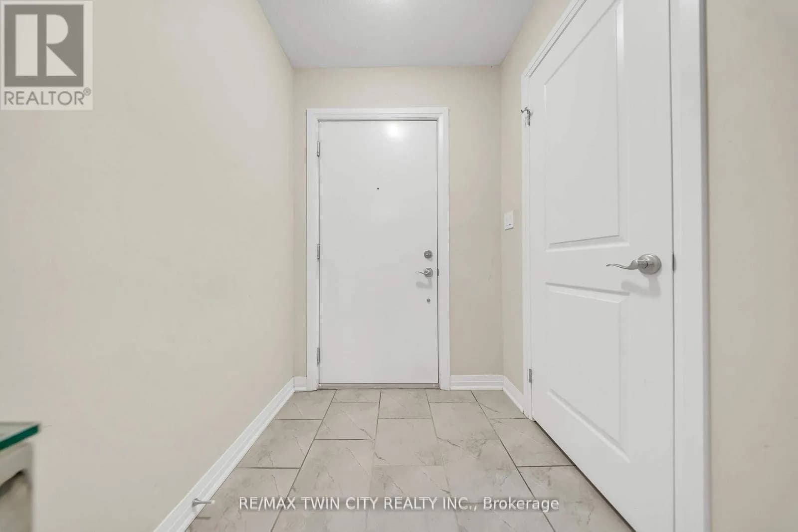 23 VALENCIA AVENUE — photo 5 of 31