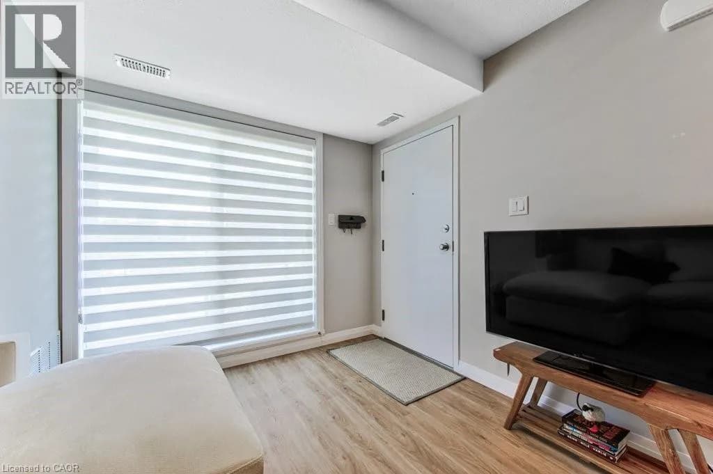 410 NORTHFIELD Drive Unit# B11 — photo 4 of 19