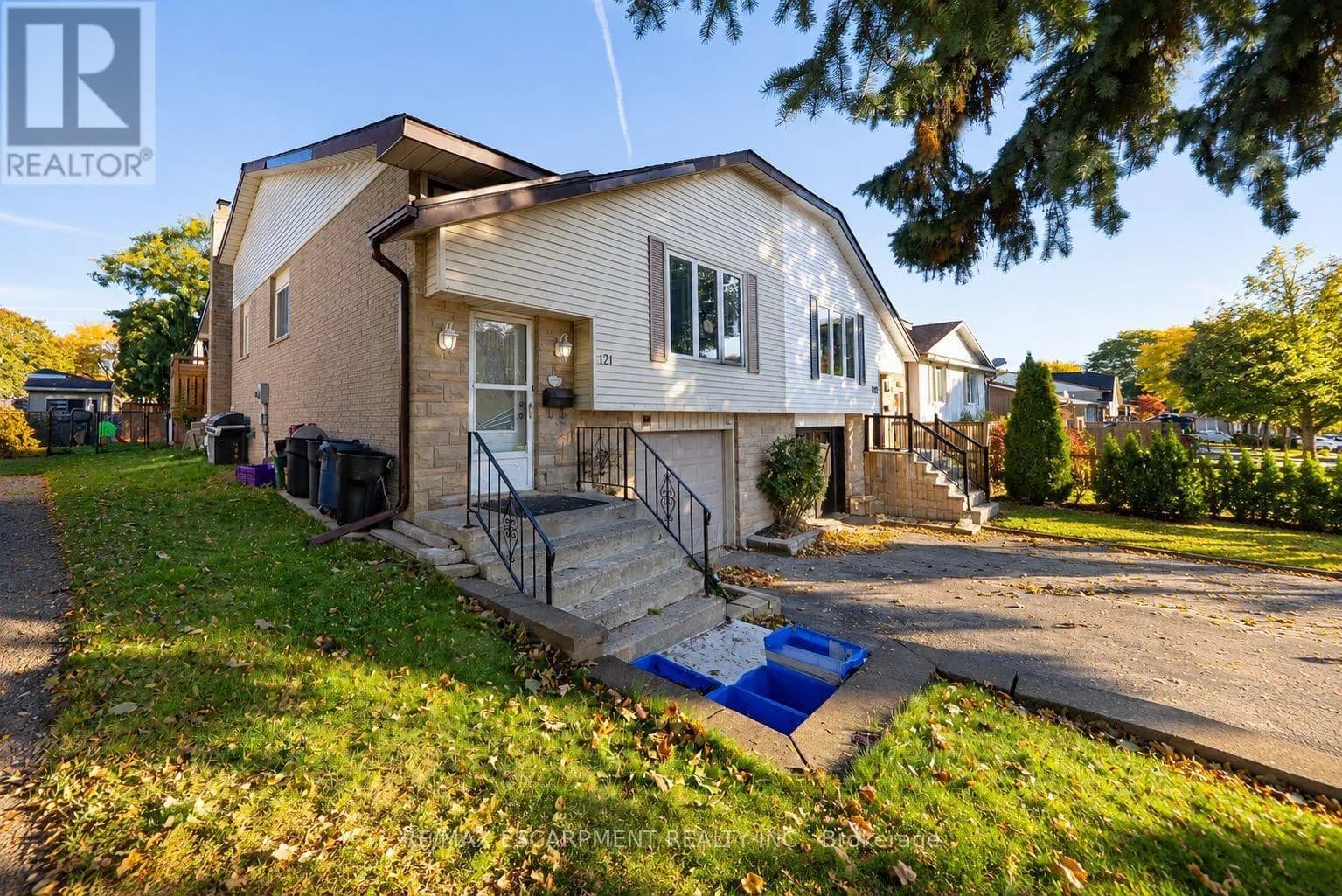 121 ASHGROVE AVENUE — photo 3 of 36