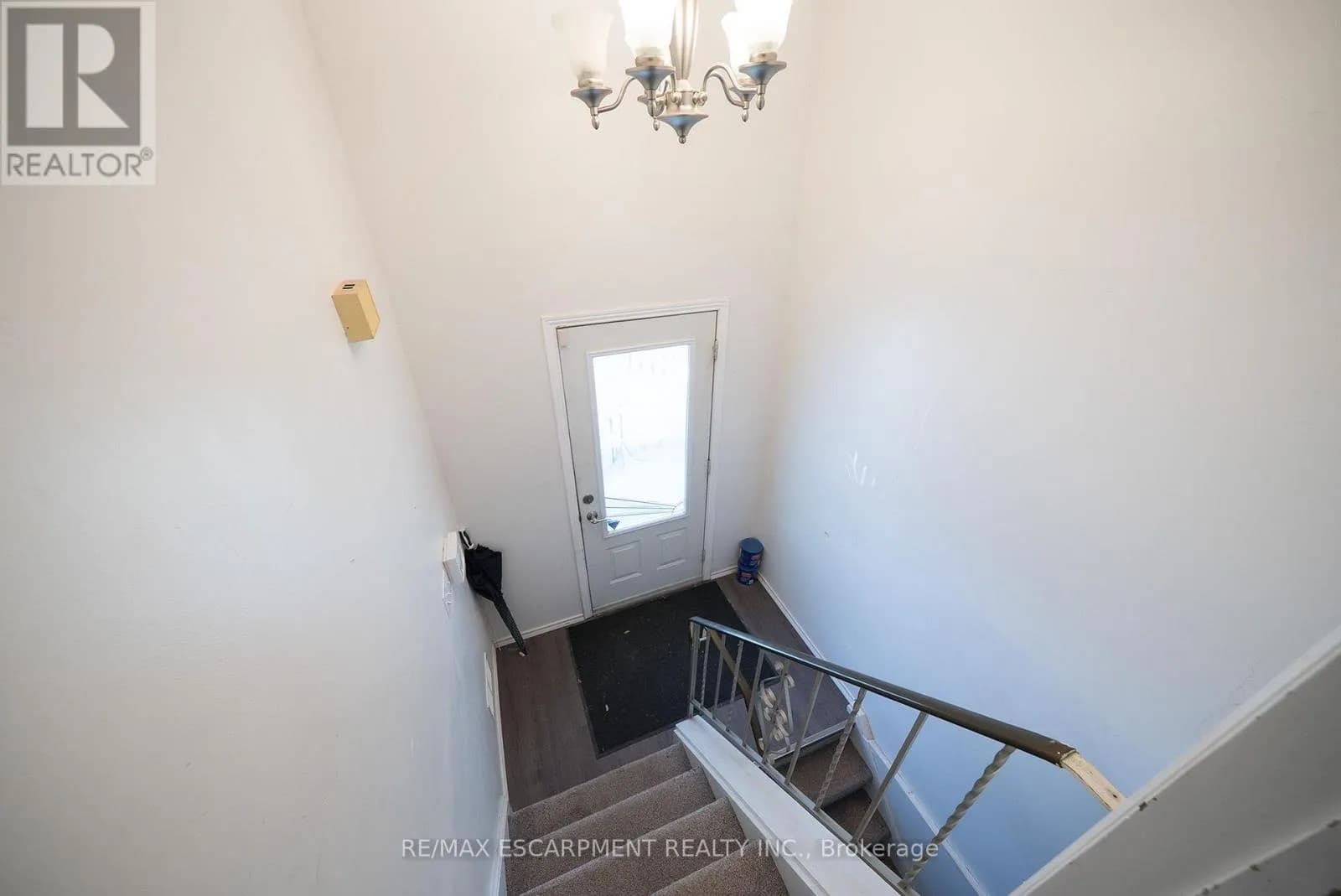 121 ASHGROVE AVENUE — photo 4 of 36