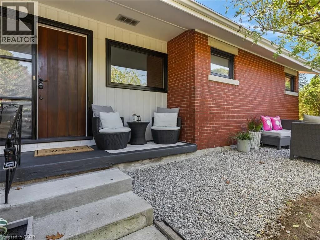 119 GLADSTONE Avenue — photo 4 of 50