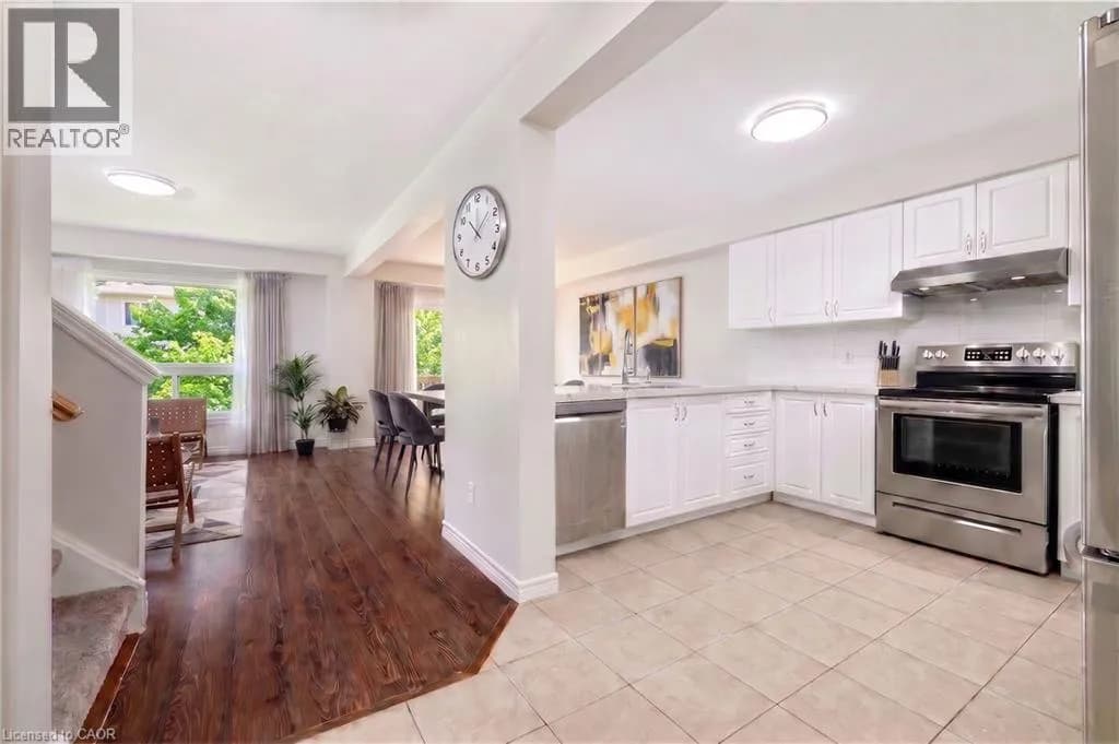 468 DOON SOUTH Drive Unit# 15 — photo 4 of 25